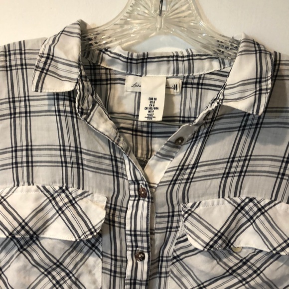 Short sleeve halfway button down - Picture 2 of 4